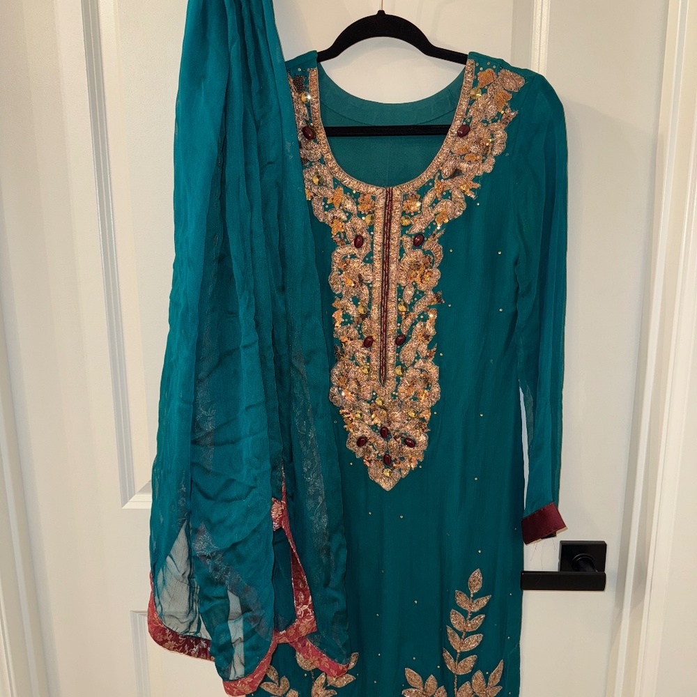 Pakistani Formal Outfit 2 Piece Small